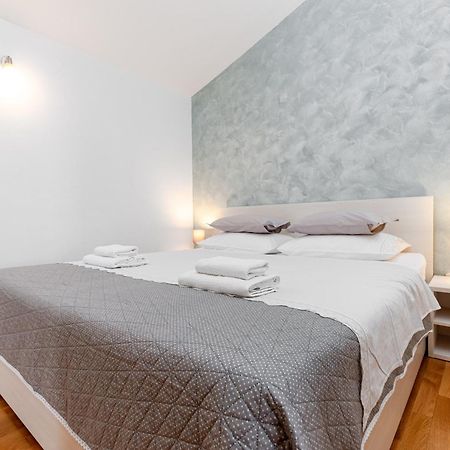 Apartments Gisela Макарска Экстерьер фото