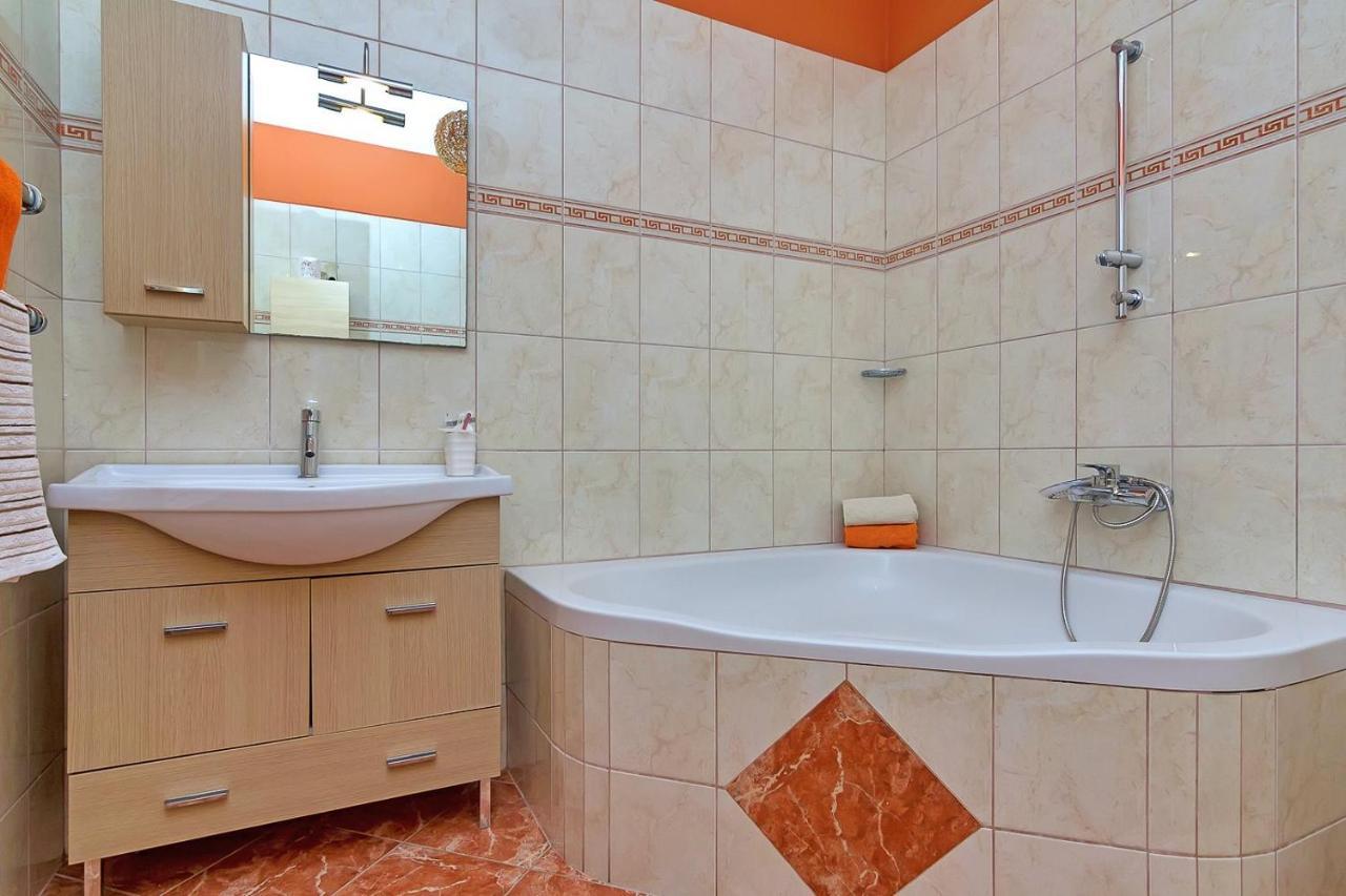 Apartments Gisela Макарска Экстерьер фото