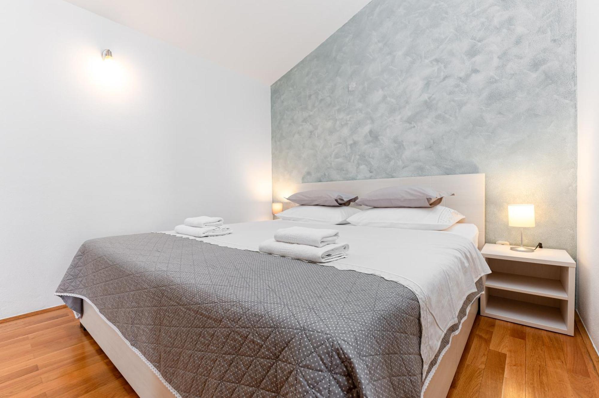 Apartments Gisela Макарска Экстерьер фото