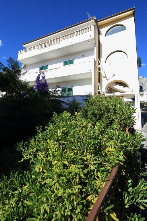 Apartments Gisela Макарска Экстерьер фото